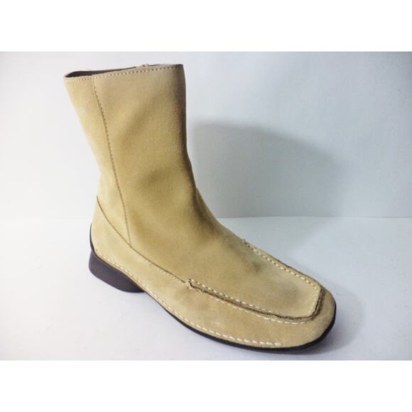 AK ANNE KLEIN Bailee 1 TAN SUEDE LEATHER ZIP LOW HEEL ANKLE BOOT SZ 6M - Picture 1 of 10